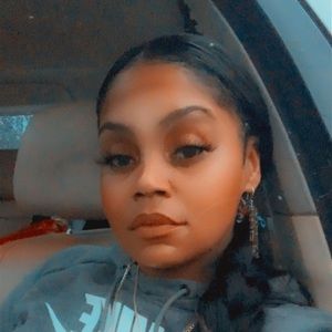 Meet your Posher, Monique